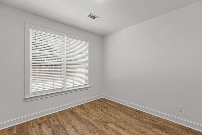 Building Photo - 3206 Montauk Hill Dr