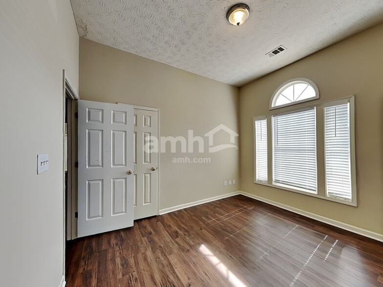 Building Photo - 3335 Berwick Field Dr