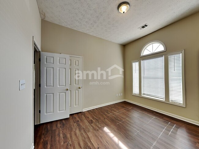 Building Photo - 3335 Berwick Field Dr