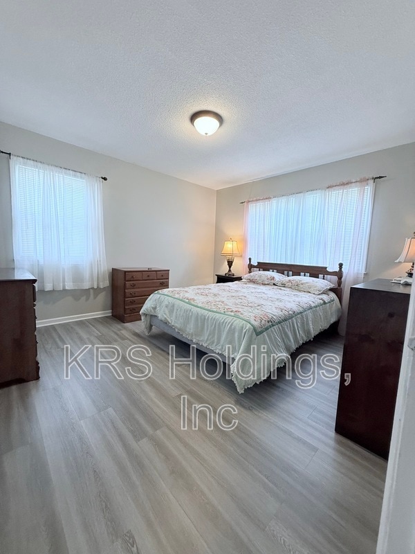 Building Photo - 715 White Oak Dr