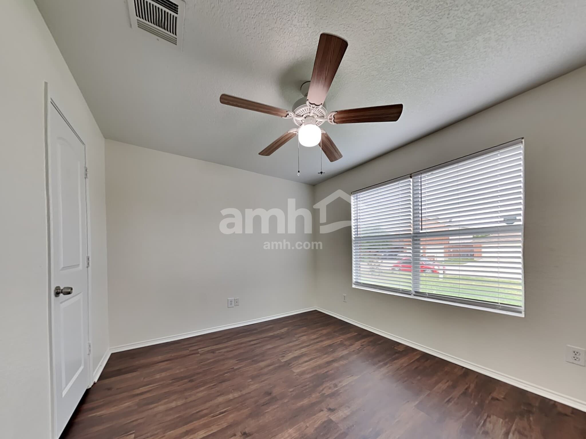 Building Photo - 8528 Hawkview Dr