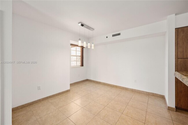 Building Photo - 19501 E Country Club Dr