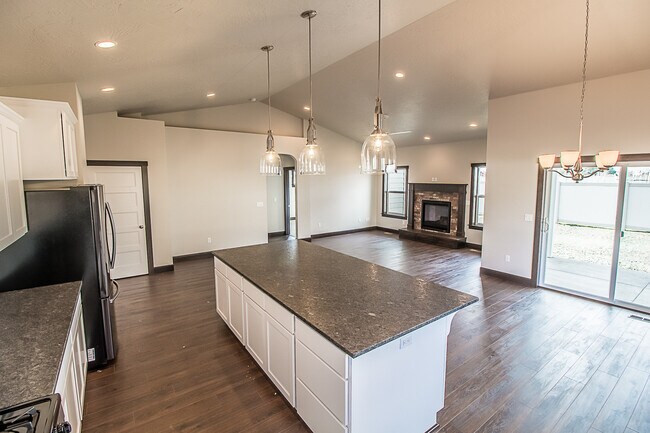 Building Photo - 8013 N Hibiscus Ln