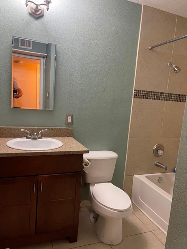 Building Photo - 3944 W Bethany Home Rd