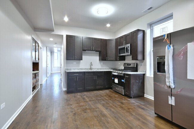 Building Photo - 4105 W 21st Pl