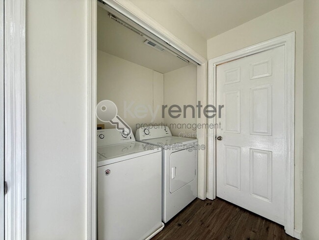 Building Photo - 5515 Misty Valley Dr