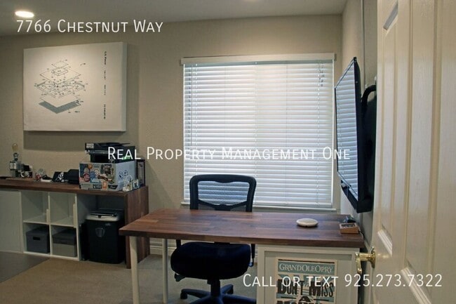 Building Photo - 7766 Chestnut Way