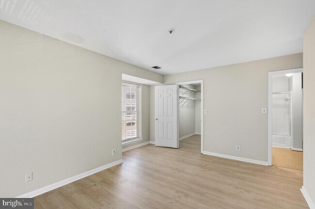 Building Photo - 240 S Reynolds St