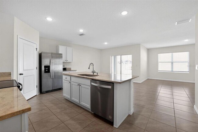 Building Photo - 34211 Jasper Stone Dr