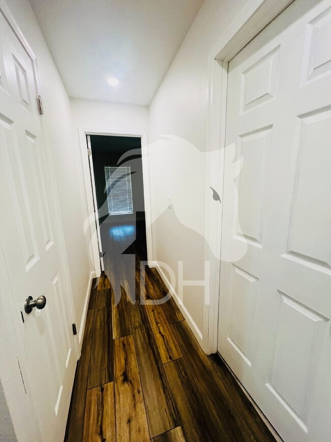 Building Photo - 414 Deer Run