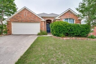 Building Photo - 1004 Broken Spoke Dr
