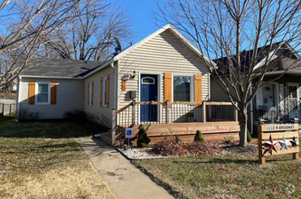 Building Photo - 1 Bedroom Home With Fenced Yard