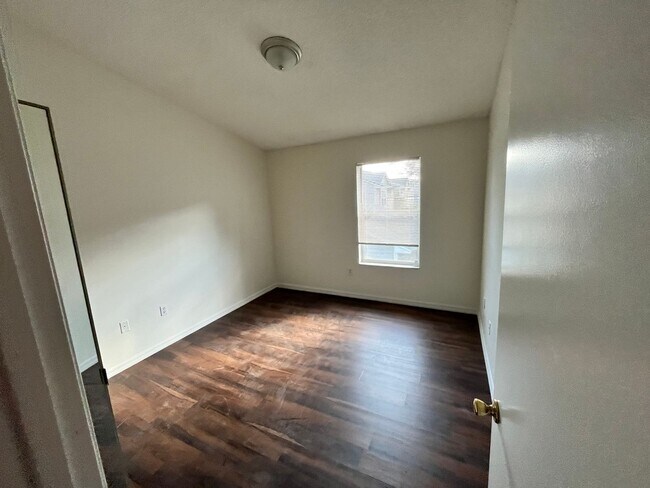 Building Photo - 3BR 2.5BA Townhome in Thatchers Landing at...