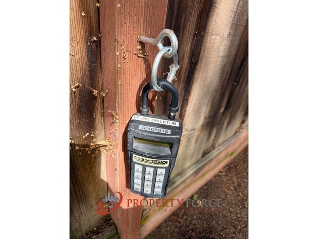 Building Photo - Updated 1,510 Sq Ft Belmont Condo Near Cal...