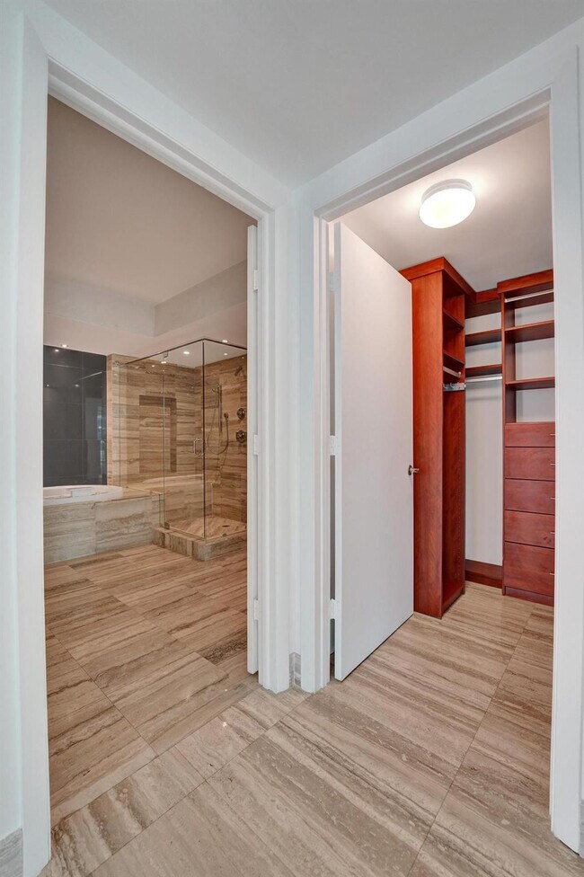 Building Photo - 101 S Fort Lauderdale Beach Blvd