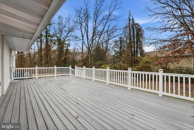 Building Photo - 6616 Beverly Ave