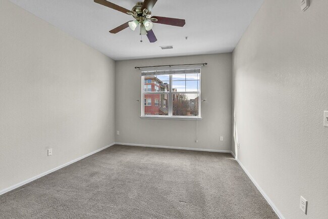 Building Photo - $1,800 - 1 Bed, 1.5 Bath Condo in Denver with In Unit Laundry in Great Location!
