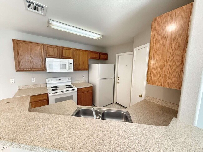 Building Photo - 3 Bedroom, 2 Bath Duplex with Yard Care Pr...