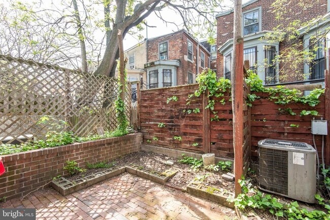 Building Photo - 3936 Delancey St