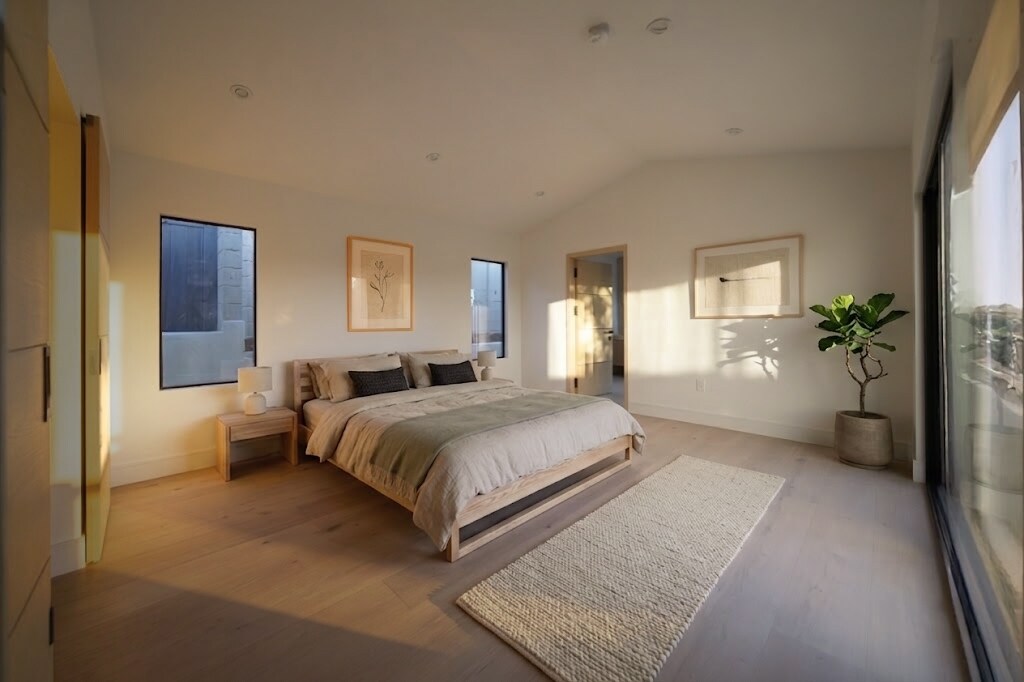 Building Photo - 4501 Canoga Dr