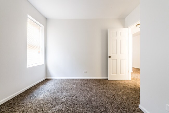 Building Photo - 7034 S Claremont