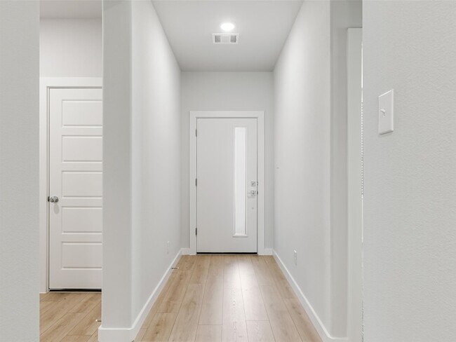 Building Photo - 1136 Del Rio Dr