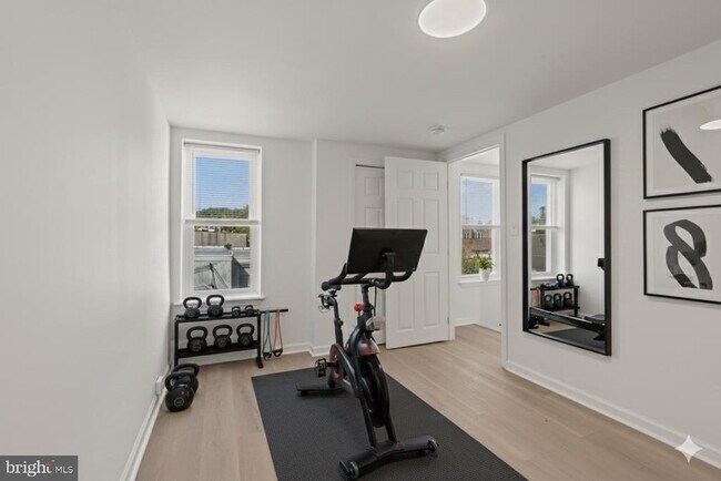 Building Photo - 19 W Seymour St