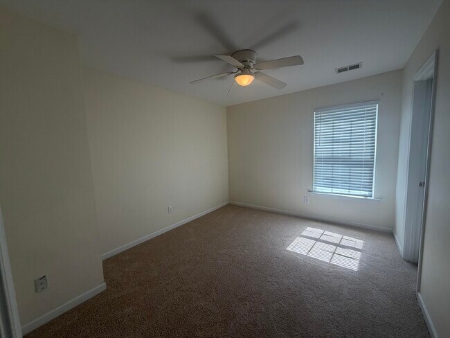 Building Photo - 575 Batty Way