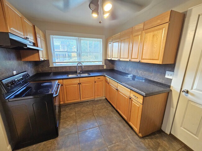 Building Photo - 204 Parkins Mill Rd