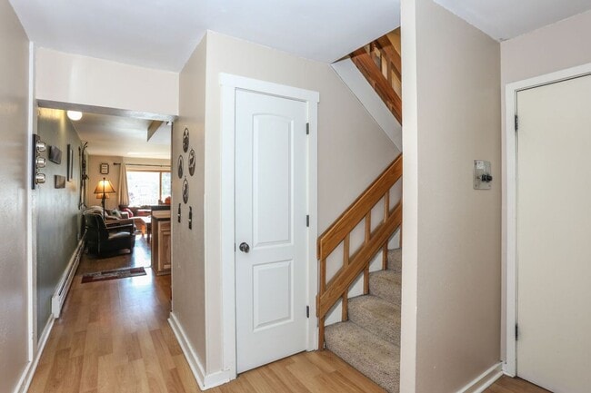 Building Photo - Walk to Main St and Gondola! Furnished! In unit sauna and amenities! Flexible lease terms!