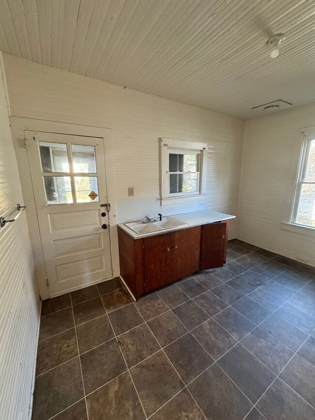 Building Photo - 2/1 House in Downtown Shelby, NC