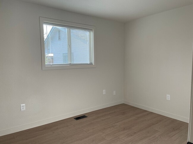 Building Photo - Newly Remodeled 2 Bedroom 1 Bath Duplex-Be The First to Make it Your Home