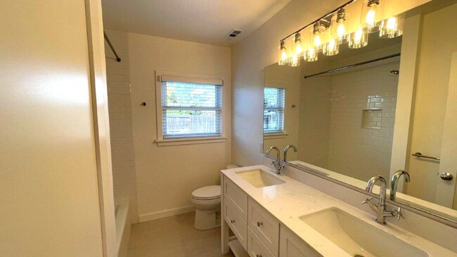 Building Photo - Walnut Creek Gorgeous 3-bedroom 2 bath hom...