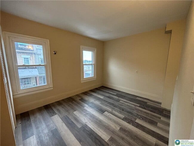 Building Photo - 416 W Green St