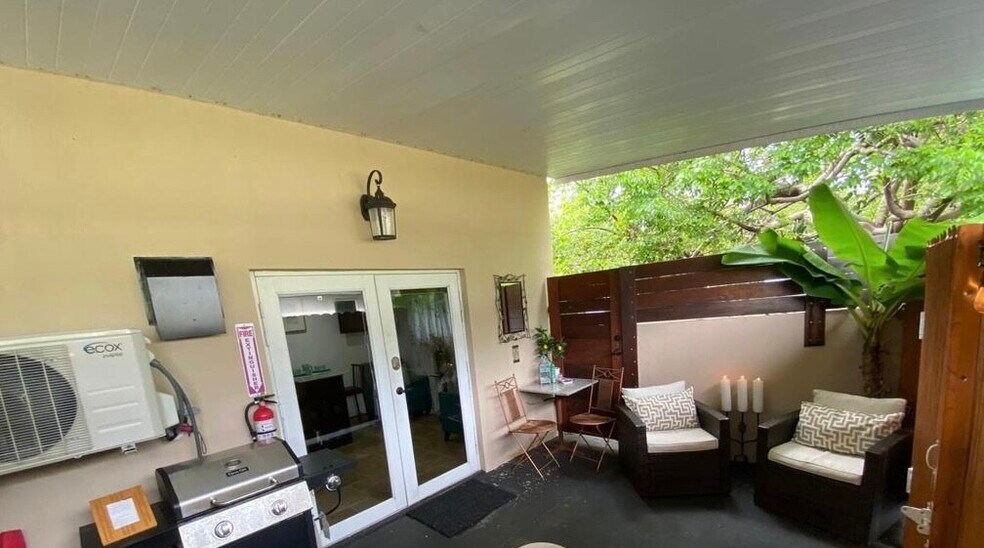 Building Photo - 2542 Monroe St