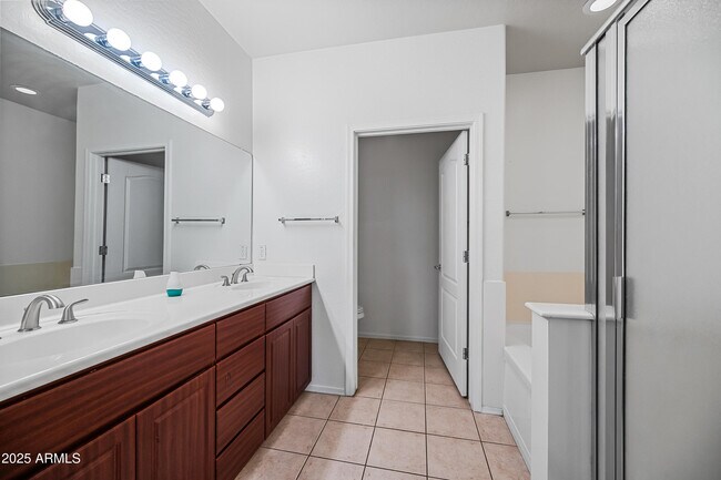 Building Photo - 705 W Queen Creek Rd