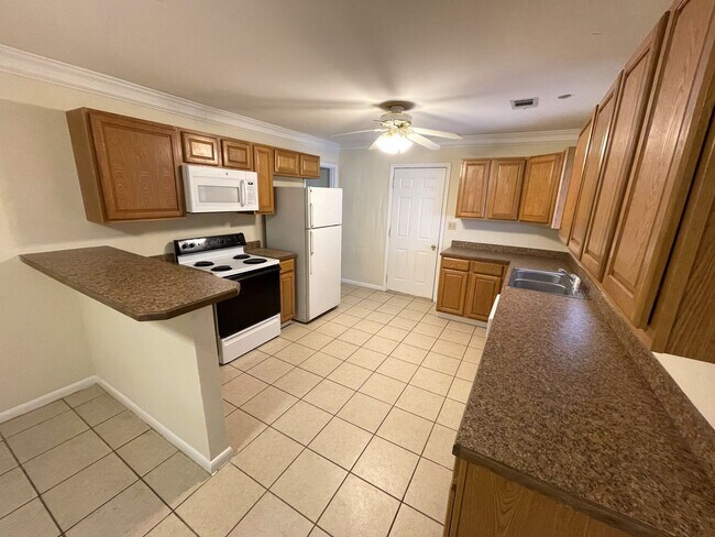Building Photo - Five Points 5br House - FALL 2026 PRELEASE