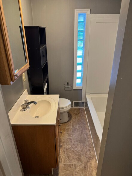 Building Photo - 163 Weaver Cir