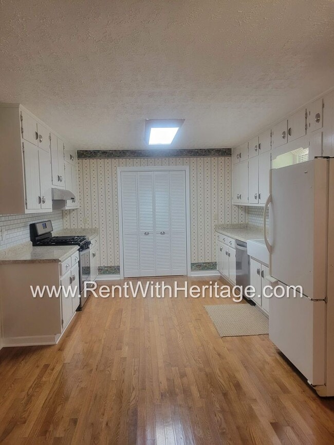 Building Photo - Gorgeous 3bd/2bath Brick Home/ Attention To Detail/ Upgrades Galore/ Great Location