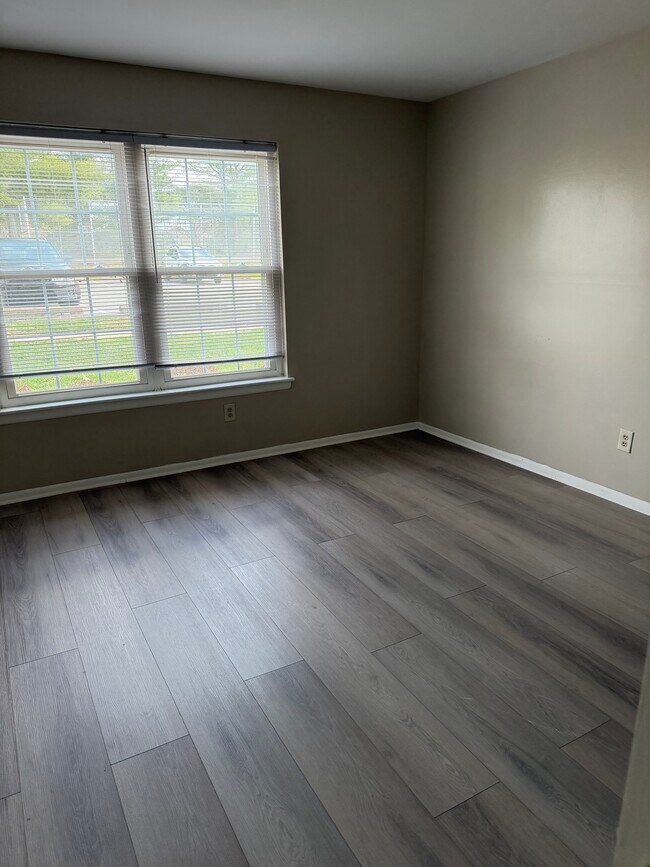 Building Photo - 7 Wexford Dr