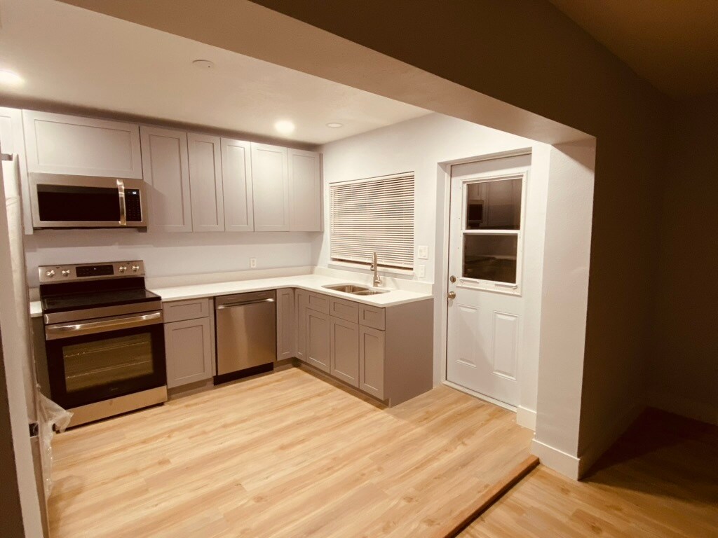 Kitchen 1-2 - 131 W Atwater Ave