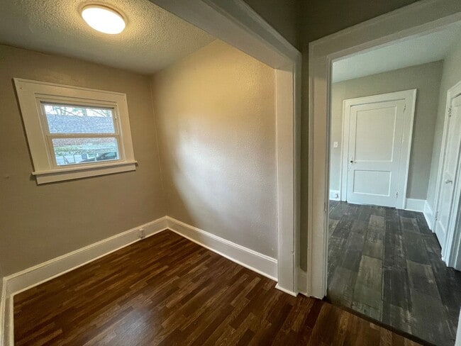 Building Photo - SH341-319 Clegg