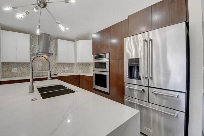 Building Photo - Rainbow Lakes