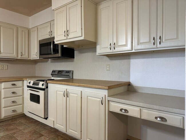 Building Photo - Elegant Home in Central Lubbock Available ...