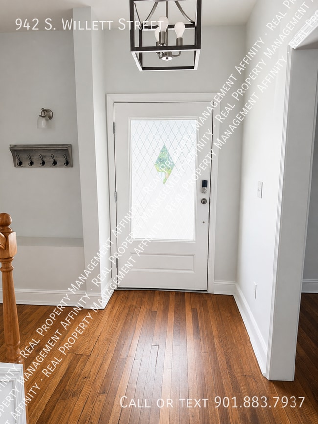 Building Photo - 942 S Willett St