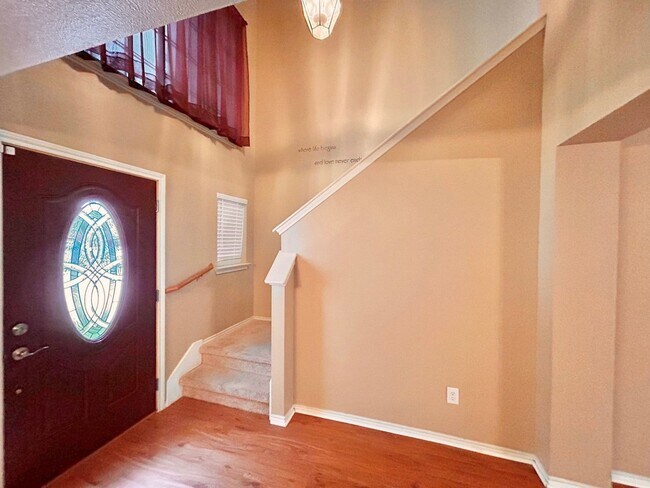 Building Photo - BEAUTIFUL 4 BR/2BTH HOUSE LOCATED IN CIBOL...