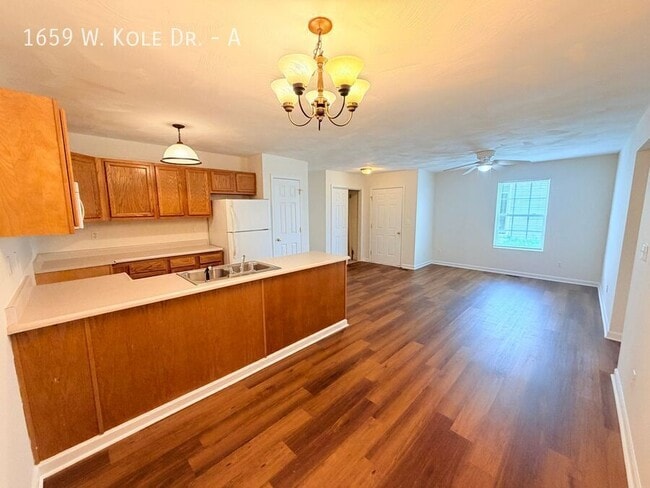 Building Photo - 1659 W Kole Dr