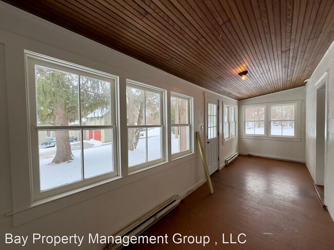 Building Photo - 3 br, 1 bath House - 204 Dairy Rd.