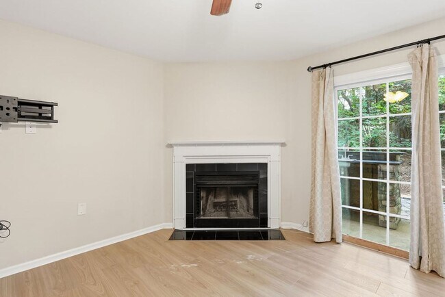 Building Photo - Modern 3BD, 2.5BA North Raleigh Townhome with Upgrades in a Prime Location Near Top Shopping, Din...