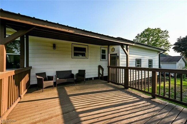 Building Photo - 357 E Paige Ave